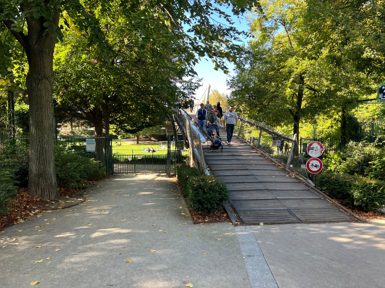 Walking on the Coulée verte