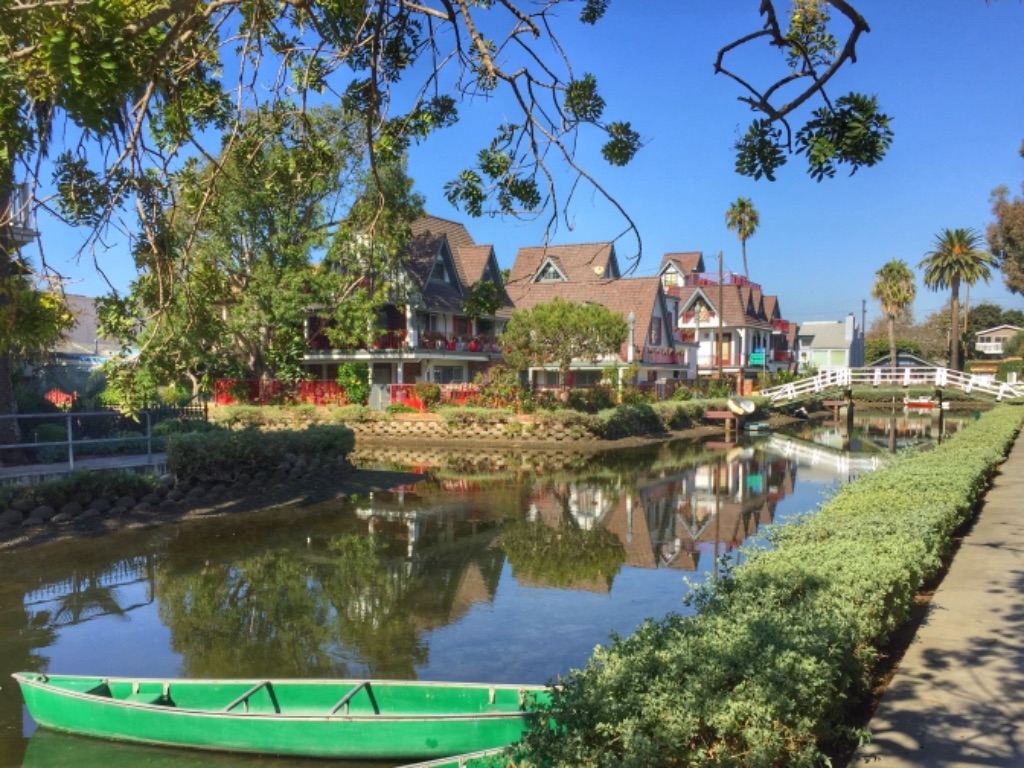 Walk on the canals
