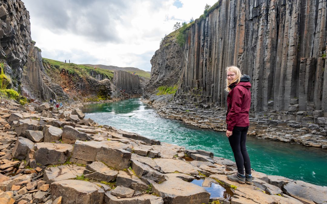 Stuðlagil Canyon bezoeken in IJsland: tips + alles wat je moet weten