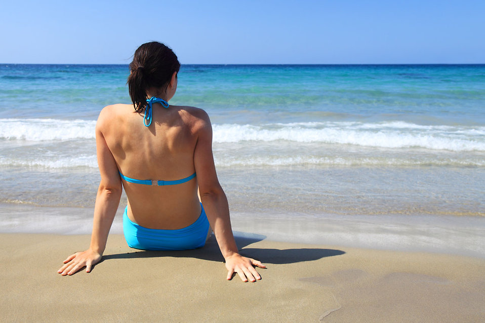 11700-a-beautiful-woman-sitting-on-the-beach-looking-at-the-ocean-pv.jpg