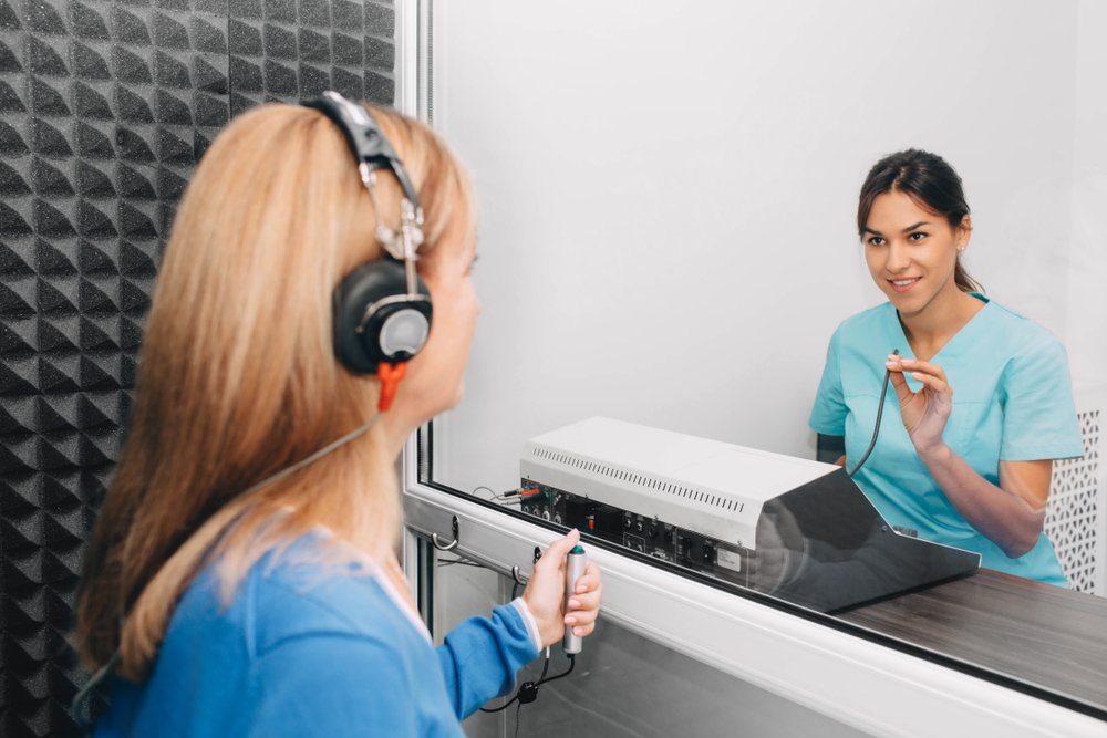 audiologist.jpeg (shutterstock_1208322442.webp)