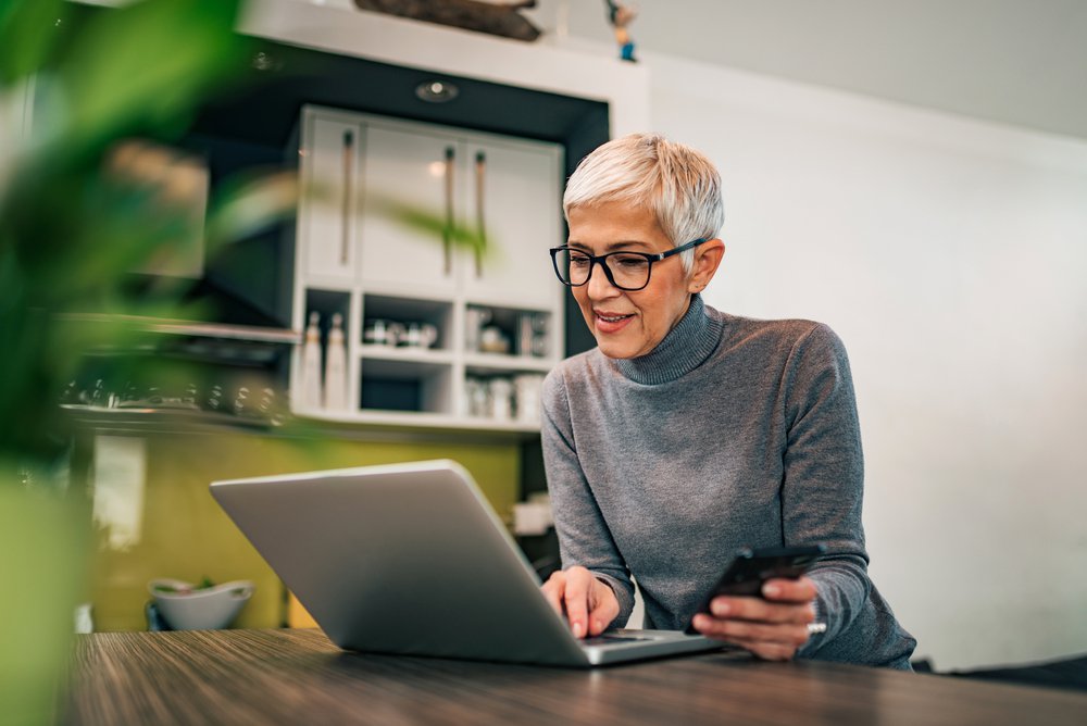 workingfromhome.jpeg (shutterstock_1682855140.webp)