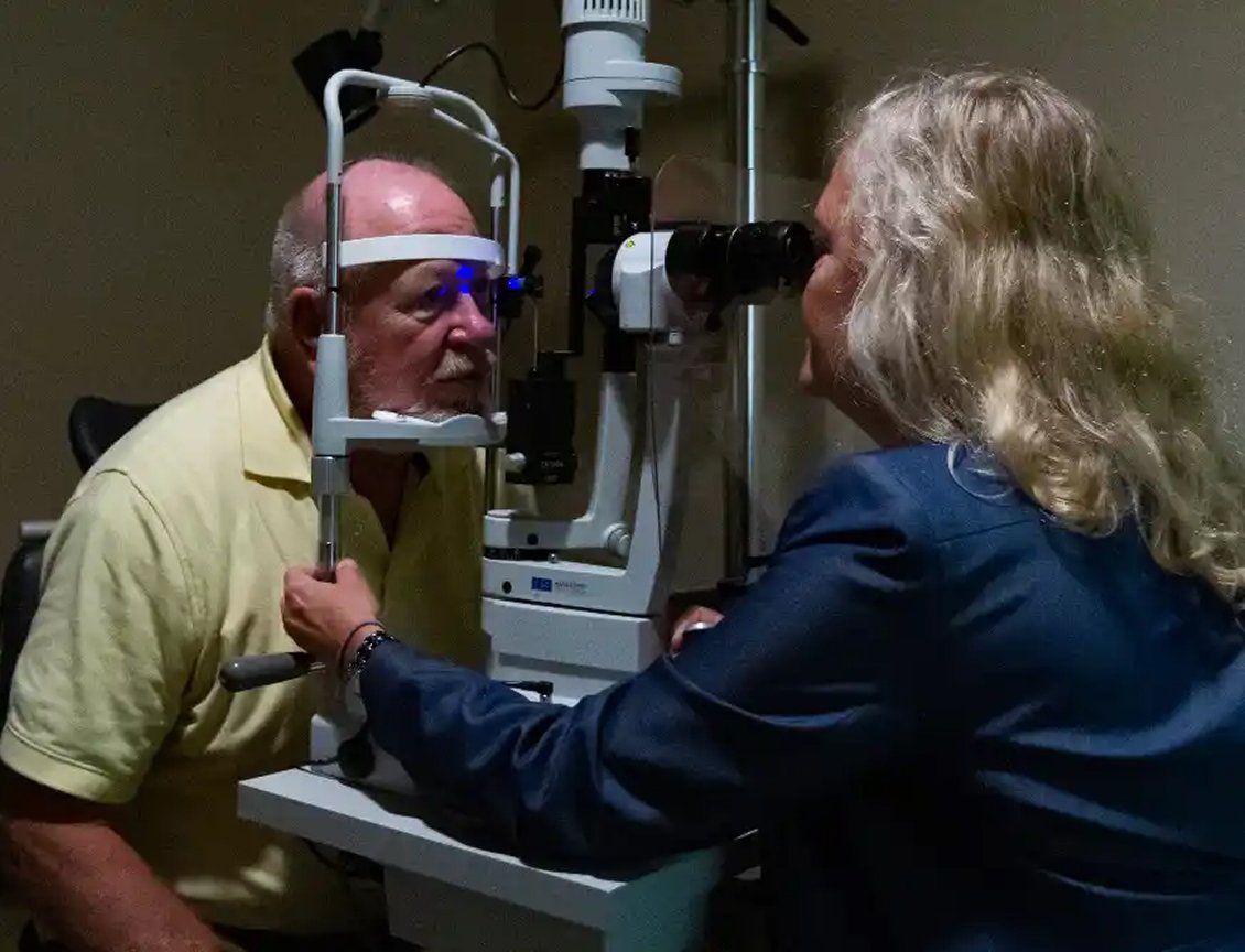 Lisa Nath, MD doing an eye exam