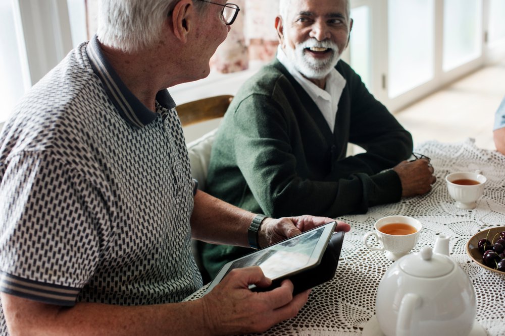 seniormen.jpeg (shutterstock_1006889311.webp)