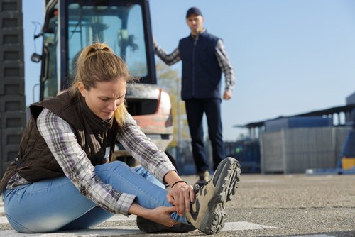 woman worker with injury