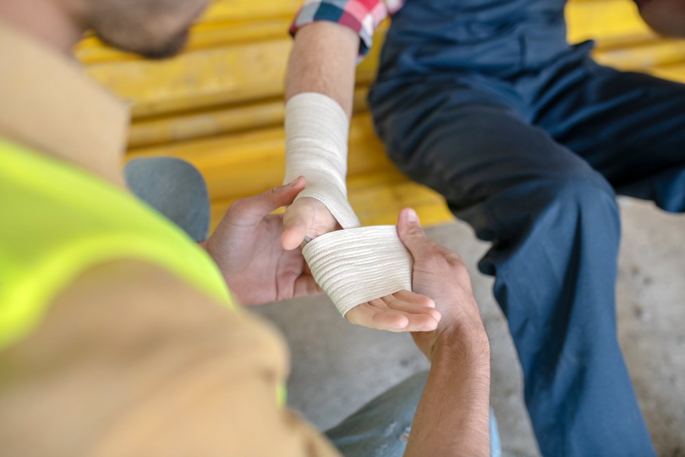 Cut finger: When to seek emergency help and first aid