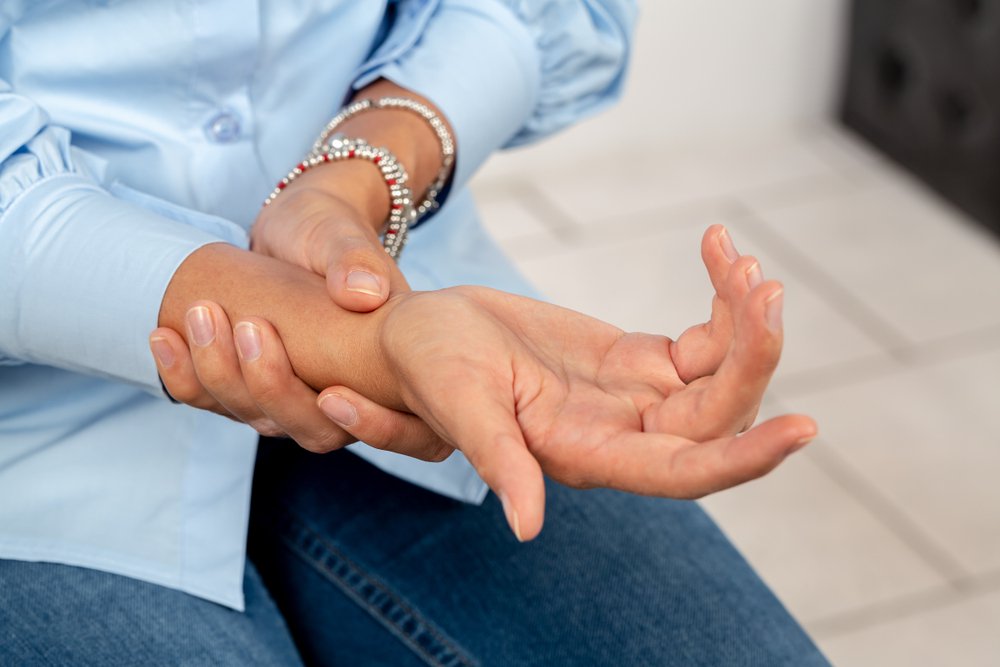 Preventing Wrist Pain: Ergonomic Tips for Daily Activities