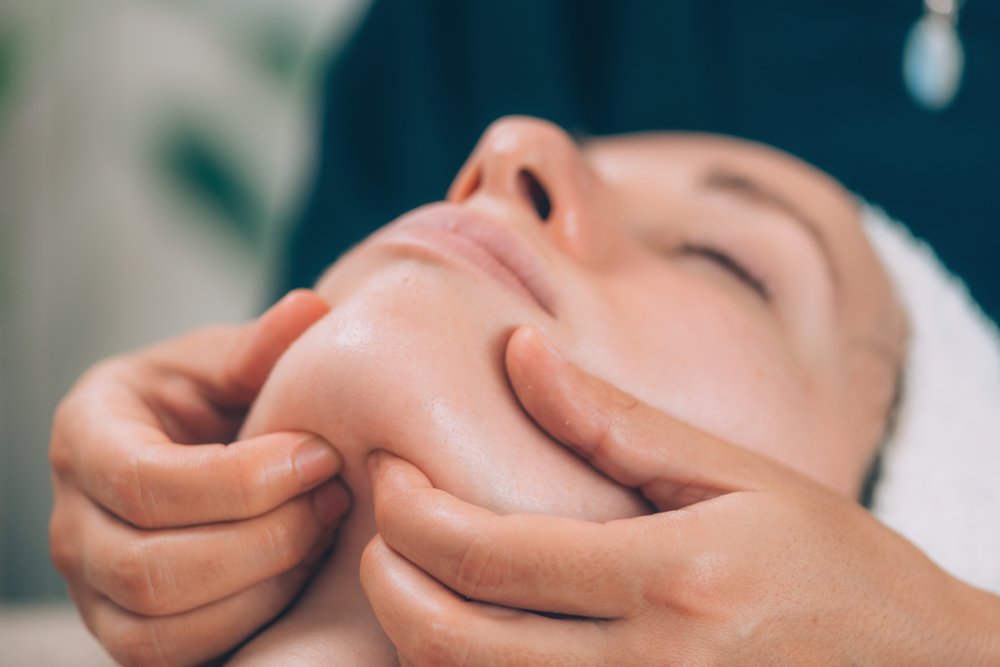 Lymphatic Drainage Face Massage: Is it Right for Me? - PURE MediSpa