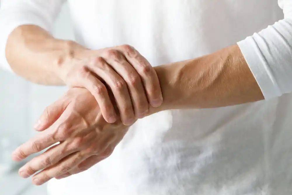 Arthritis: Symptoms, Causes, Types, Treatment & Prevention