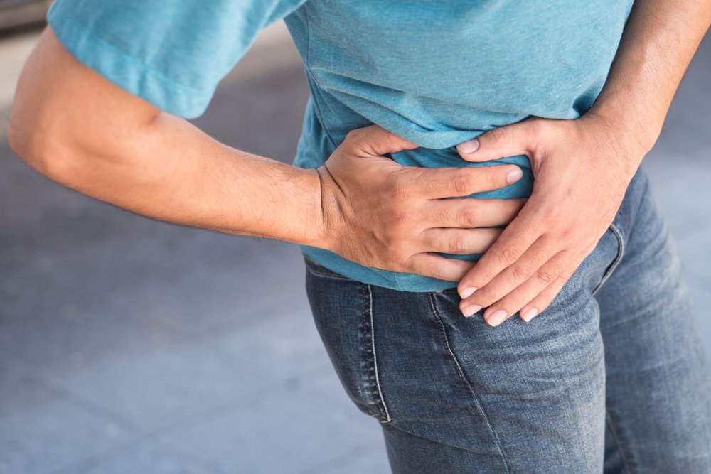 Sometimes it seems like when one thing in your body hurts, something else  always goes along with it. Read on about the link between back pain and  knee pain.