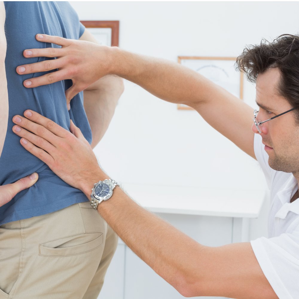 Mid-back pain treatment near me in Pittsburgh, PA, from expert sports medicine and orthopedic doctors