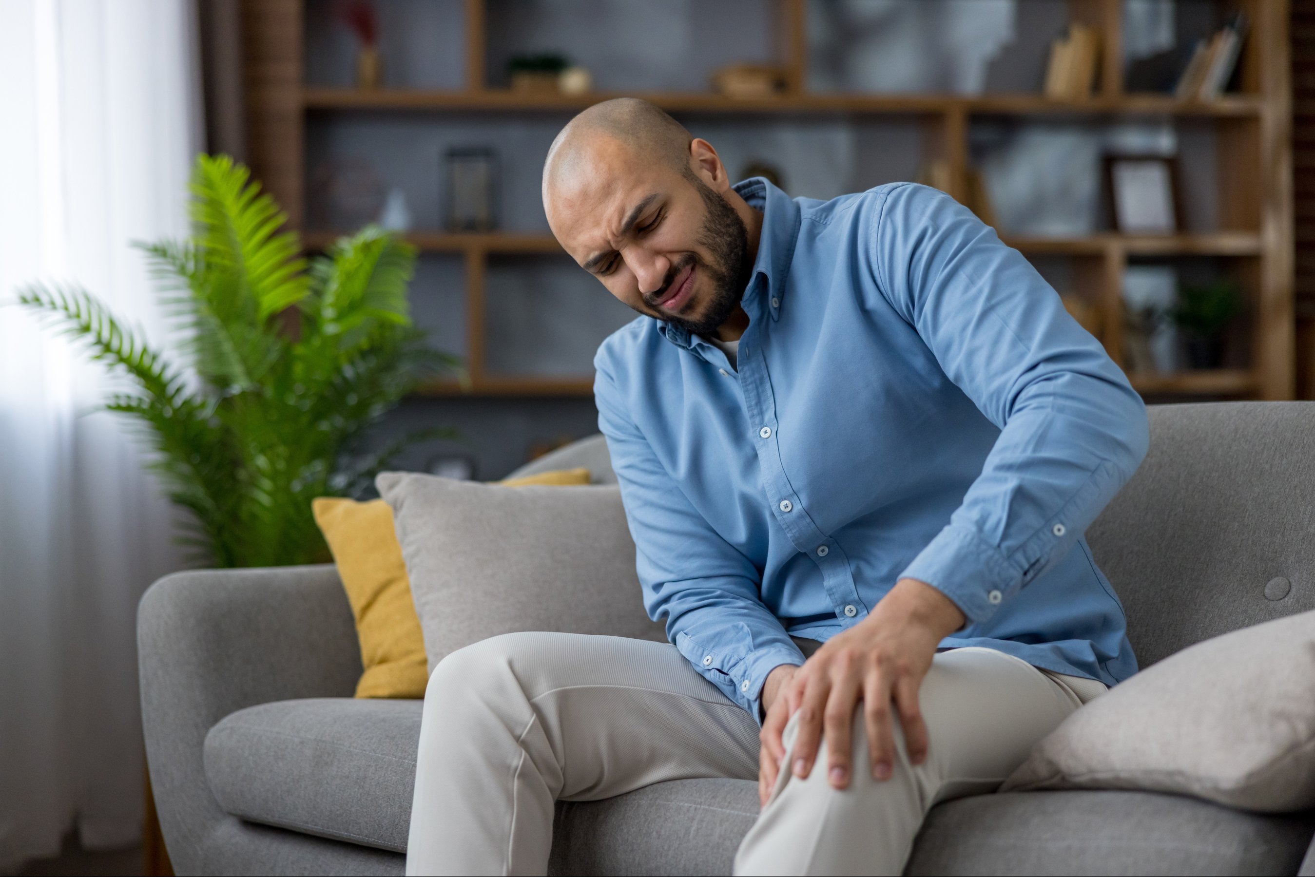 Man feeling intense pain in his knee