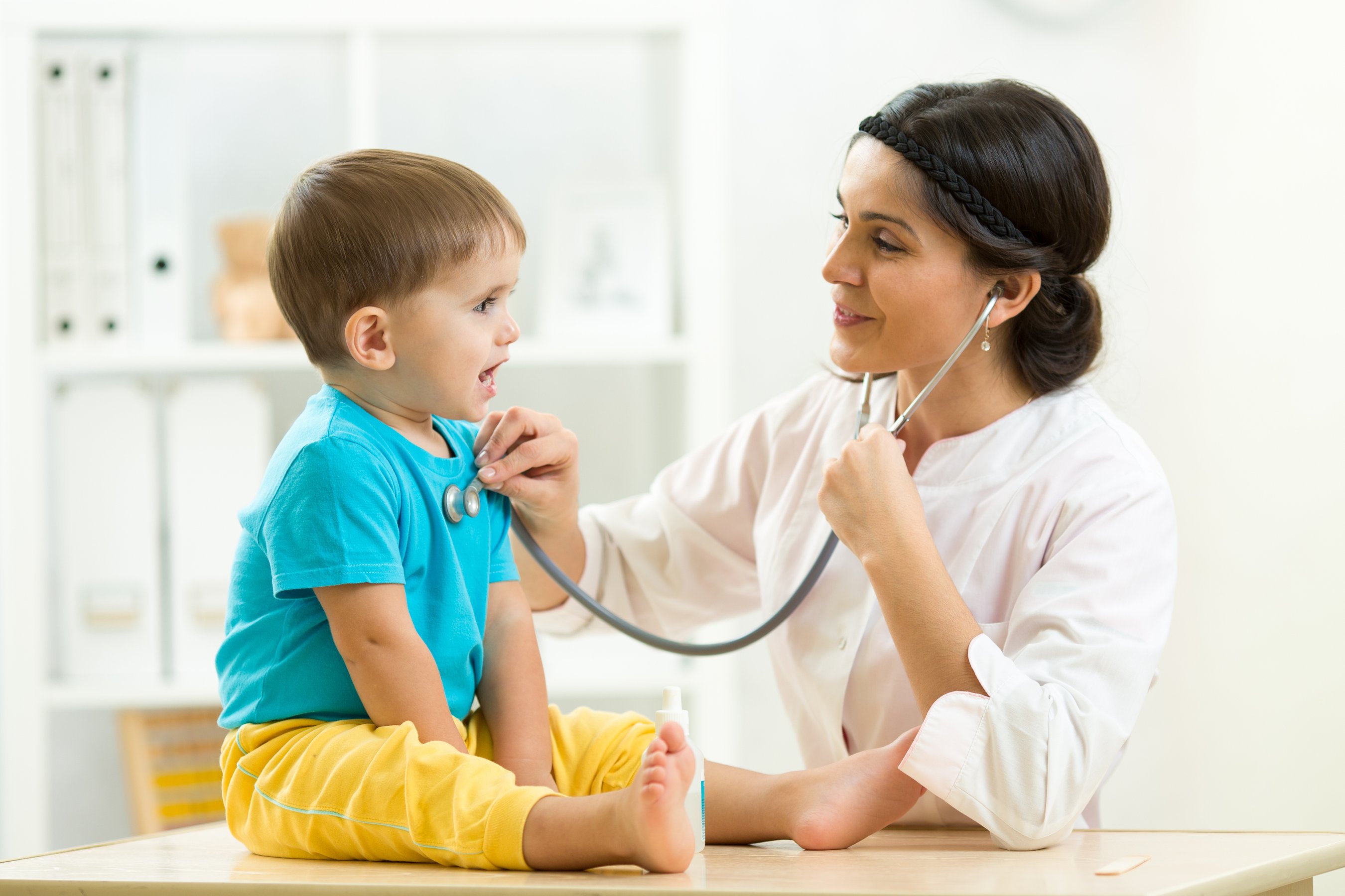 Pediatrician examining the kid