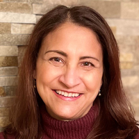 Linda Yerardi, headshot