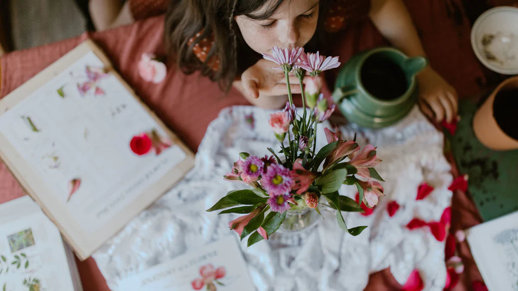 Teaching our Children to be Encouragers (+ free Valentine’s Cards)