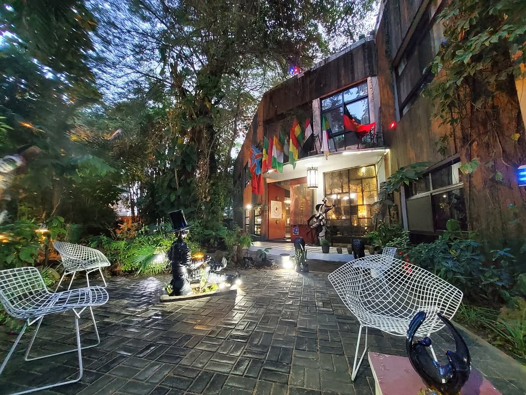 BUSHMAN CAFE