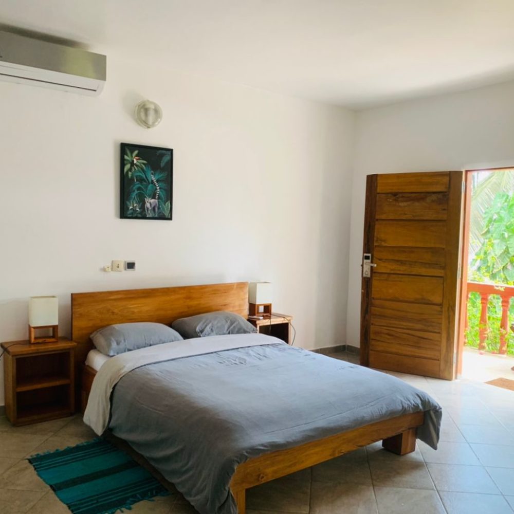 Kamé Surf Camp & School / Sunset Bar & Grill