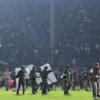Indonésie: des violences après un match de foot font 127 morts 