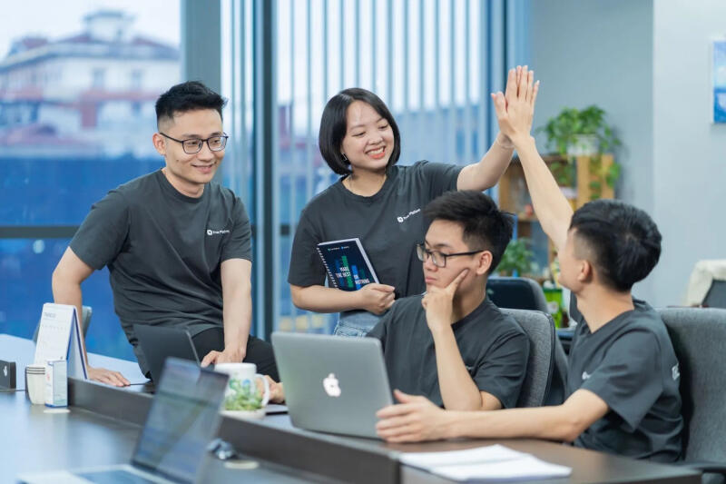 Khi doanh nghiệp xây được giá trị cảm xúc và thói quen tiêu dùng quanh sản phẩm, họ tạo ra năng lượng tăng trưởng tự nhiên, nơi khách hàng trở thành người lan tỏa thương hiệu (Ảnh: Sưu tầm).