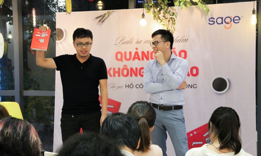 Ông Phương trong buổi ra mắt cuốn sách về quảng cáo sáng tạo nổi tiếng "Quảng cáo không nói láo" của mình.