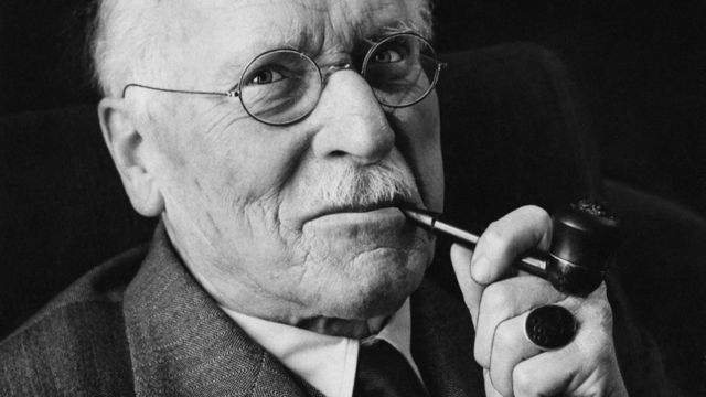 Nhà tâm lý nổi tiếng Carl Jung là người đã nghĩ ra khái niệm cho sự đồng nhịp trong cuộc sống thường ngày.