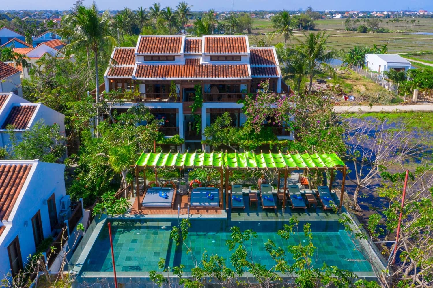 Hoi An Chic Hotel như một chốn thôn quê yên bình giữa khung cảnh thành thị ồn ào, tấp nập.