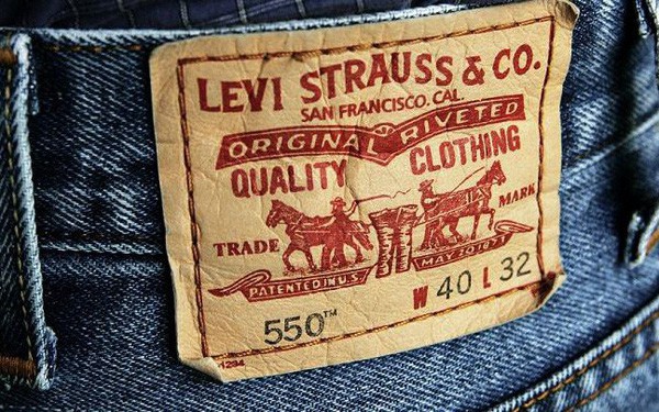 Bắt đầu từ chiếc quần bảo hộ lao động, thời trang jeans Levi’s đã có mặt ở khắp thế giới. Và hôm nay trở thành 1 biểu tượng phong cách không phân biệt giới tính và độ tuổi.