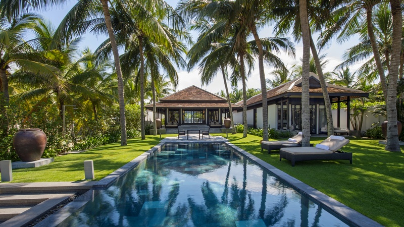 Four Seasons Resort The Nam Hai, Hội An từng 3 năm liên tiếp được đánh giá 5 sao – mức cao nhất trên khung điểm của Forbes Travel Guide.