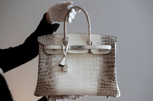Túi Himalaya Birkin màu trắng đến từ bộ sưu tập "Himalaya" được làm bằng da cá sấu bạch tạng cực kỳ quý hiếm.
