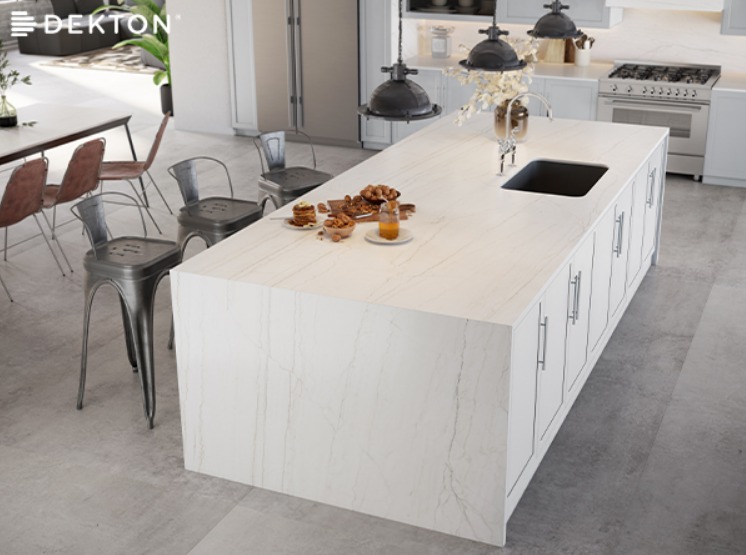 Đá Dekton màu trắng ốp bếp hiện đại.