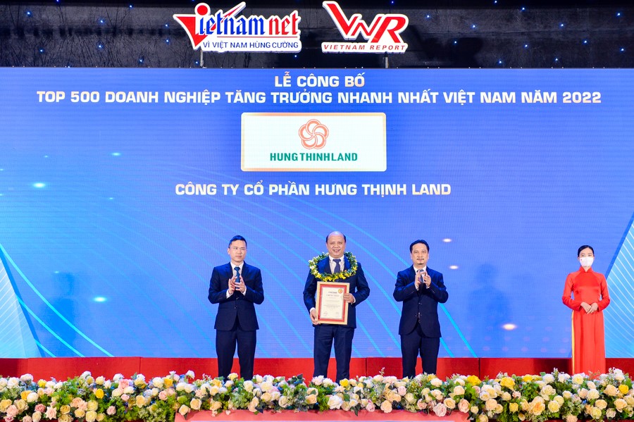Ông Lê Trọng Khương – Tổng Giám đốc Hưng Thịnh Land nhận giải thưởng Top 500 Doanh nghiệp tăng trưởng nhanh nhất Việt Nam 2022. Ông Lê Trọng Khương – Tổng Giám đốc Hưng Thịnh Land nhận giải thưởng Top 500 Doanh nghiệp tăng trưởng nhanh nhất Việt Nam 2022.