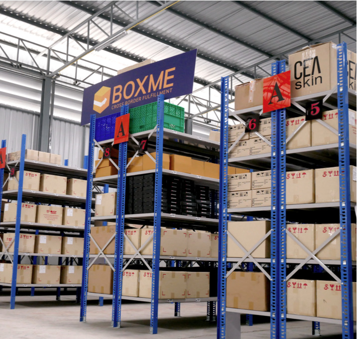 Một trong số đó là Boxme - Đơn vị cung cấp dịch vụ hậu cần (3PL Fulfillment) với nền tảng công nghệ tự động hoá giúp mang lại trải nghiệm tương tự như các dịch vụ hoàn tất đơn hàng của các sàn thương mại điện tử như Lazada, Tiki hay Shopee.