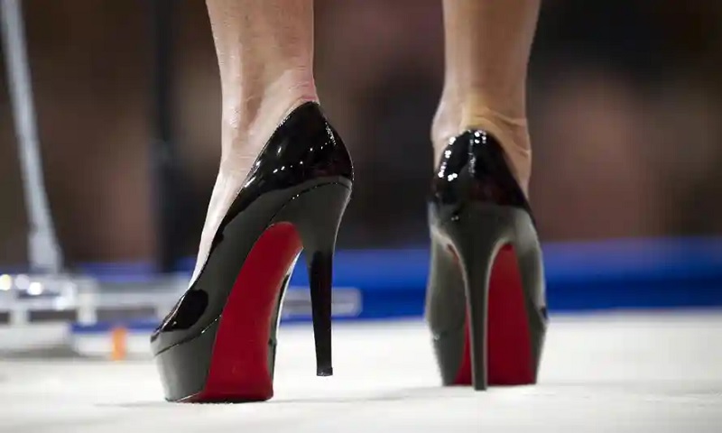 Phần đế giày sơn đỏ truyền cảm hứng của Christian Louboutin.
