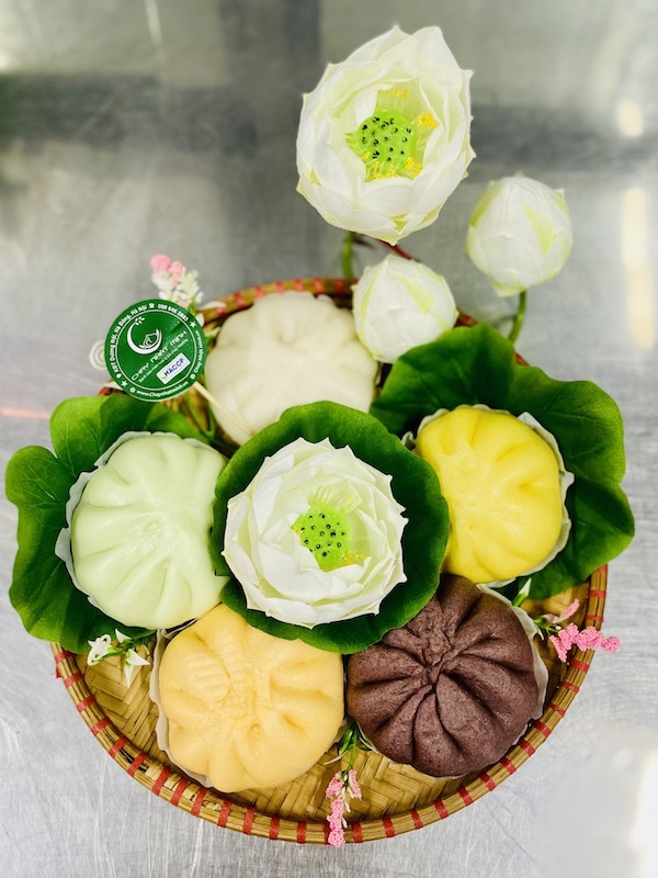 Bánh ngũ phúc với 5 màu sắc và 5 vị khác nhau là để tượng trưng cho Ngũ Phúc Lâm Môn thay cho lời chúc phúc, tri ân. Bánh ngũ phúc với 5 màu sắc và 5 vị khác nhau là để tượng trưng cho Ngũ Phúc Lâm Môn thay cho lời chúc phúc, tri ân.