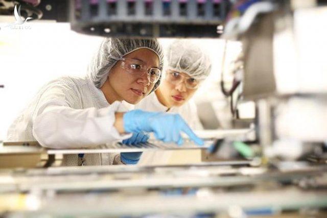 Sản xuất chip của Công ty Intel tại Khu công nghệ cao TP.HCM.