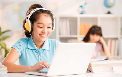 Cuối tháng 8 là thời gian học sinh đến ngày tựu trường dẫn đến nhu cầu về thiết bị học trực tuyến tăng lên.