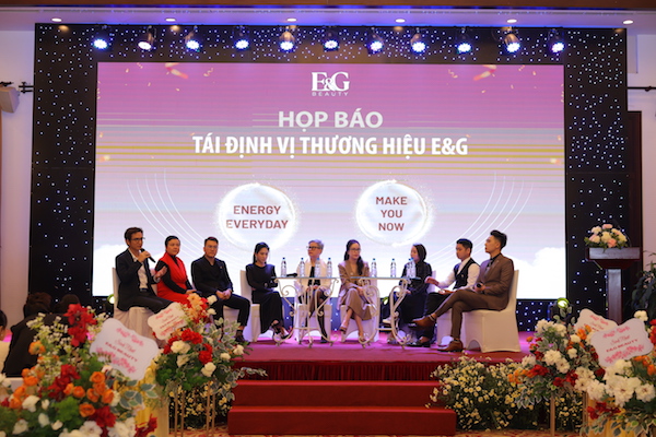 Ông Tín Lê phát biểu tại phần Panel Talk trong họp báo tái định vị thương hiệu E&G.