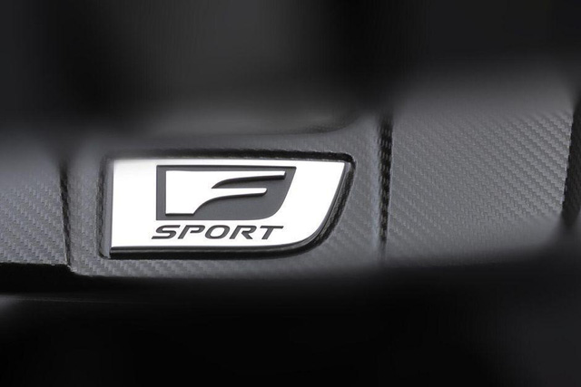 Biểu tượng F SPORT xuất hiện trong teaser bí ẩn đầu năm 2021.