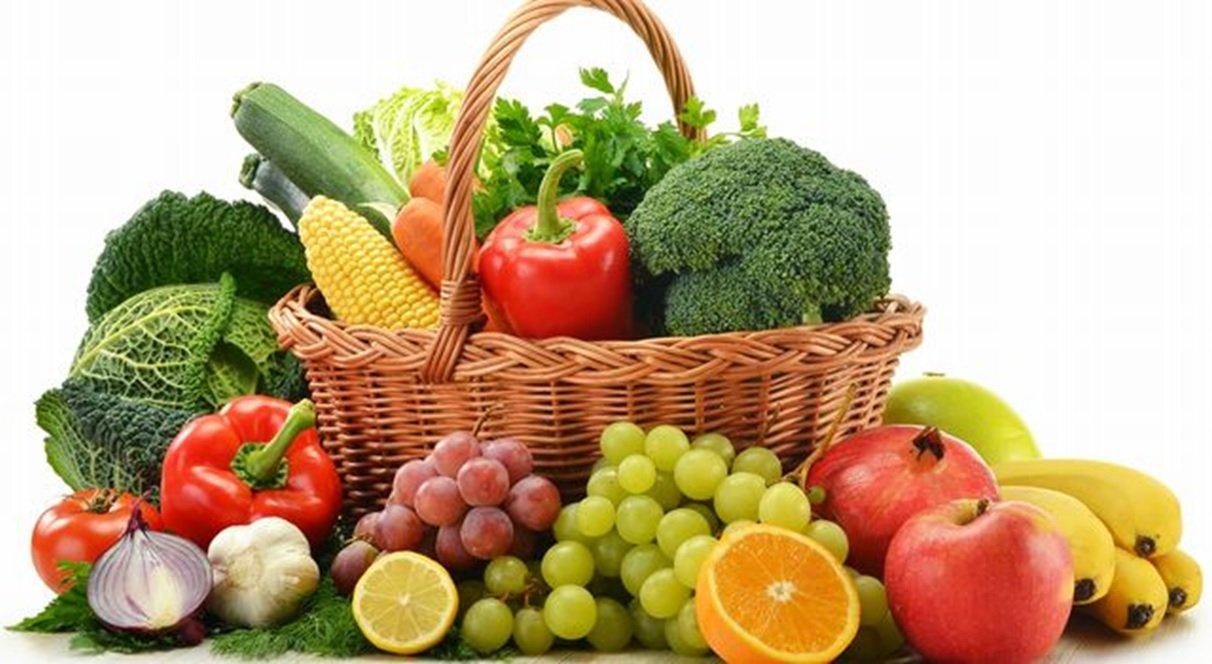 Trái cây và rau củ giúp bạn dễ no và đỡ thèm đồ ăn vặt hơn.