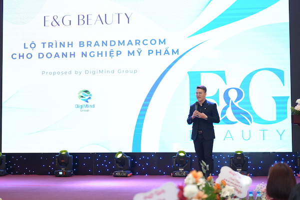 Ông Andy Vũ đề xuất lộ trình BrandMarCom cho doanh nghiệp mỹ phẩm.