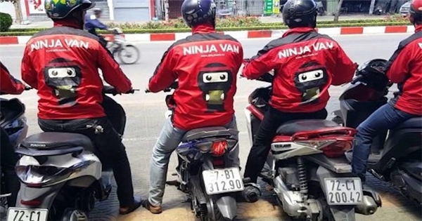 Nhân viên giao hàng Ninja vận.