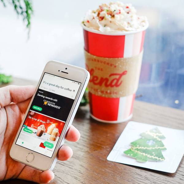 Starbucks không chỉ tạo ra sự tiện lợi khi sử dụng ứng dụng di động mà còn mang lại trải nghiệm hữu ích và gắn kết với khách hàng (Nguồn: FB Starbucks Việt Nam). Starbucks không chỉ tạo ra sự tiện lợi khi sử dụng ứng dụng di động mà còn mang lại trải nghiệm hữu ích và gắn kết với khách hàng (Nguồn: FB Starbucks Việt Nam).