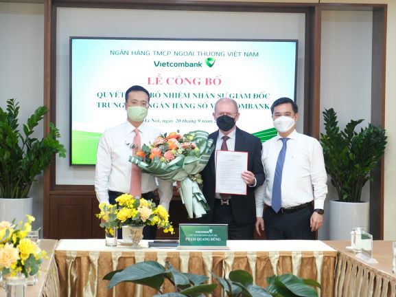 Ngày 20/9, Ngân hàng TMCP Ngoại thương Việt Nam (Vietcombank) tổ chức lễ công bố quyết định bổ nhiệm nhân sự.