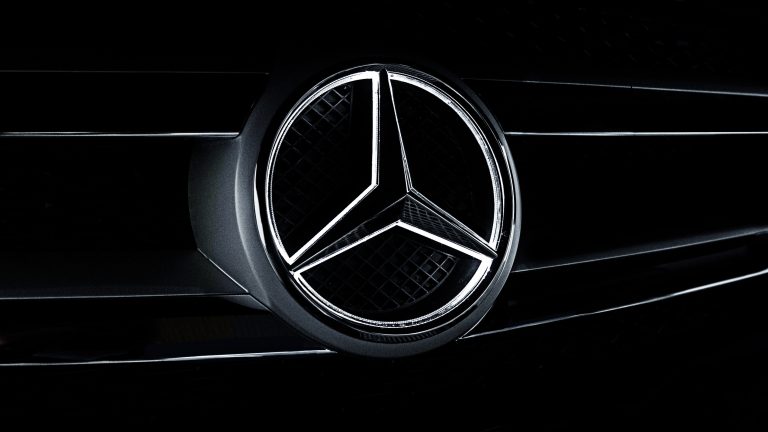 Biểu tượng “Ngôi sao ba cánh” của Mercedes-Benz (Ảnh: Internet).