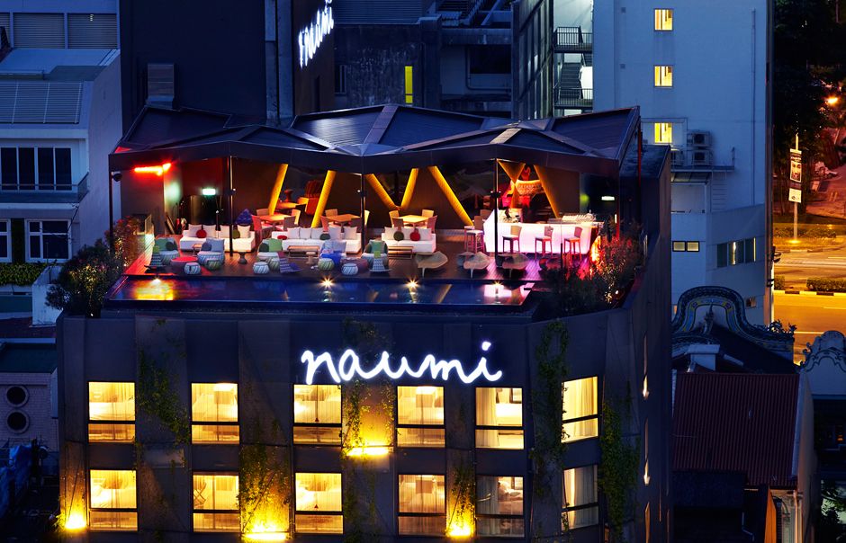 Bên ngoài của boutique hotel Naumi ở Singapore.