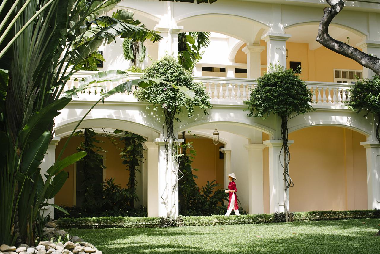 Kiến trúc mang đậm nét Á Đông được thiết kế với tông màu trắng tạo nên sự sang trọng vốn có cho khu resort.