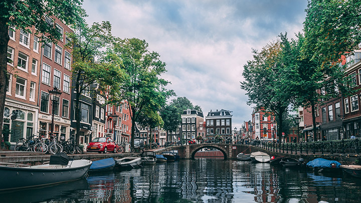 Amsterdam thành phố kỳ lạ.