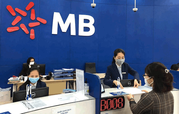 Nhân viên tại Ngân Hàng Quân Đội MB Bank (Ảnh: Internet).