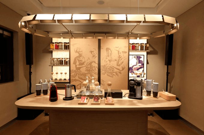 Quầy Atelier tại Boutique mới của Nespresso ở Saigon Centre.