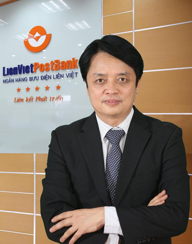 Dưới cương vị chủ tịch, điều đầu tiên mà ông Hưởng làm chính là đưa LienVietPostBank chào sàn chứng khoán với mã LPB.